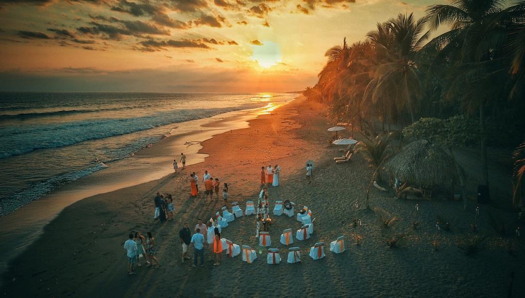 Clandestino Beach Resort Parrita Buitenkant foto