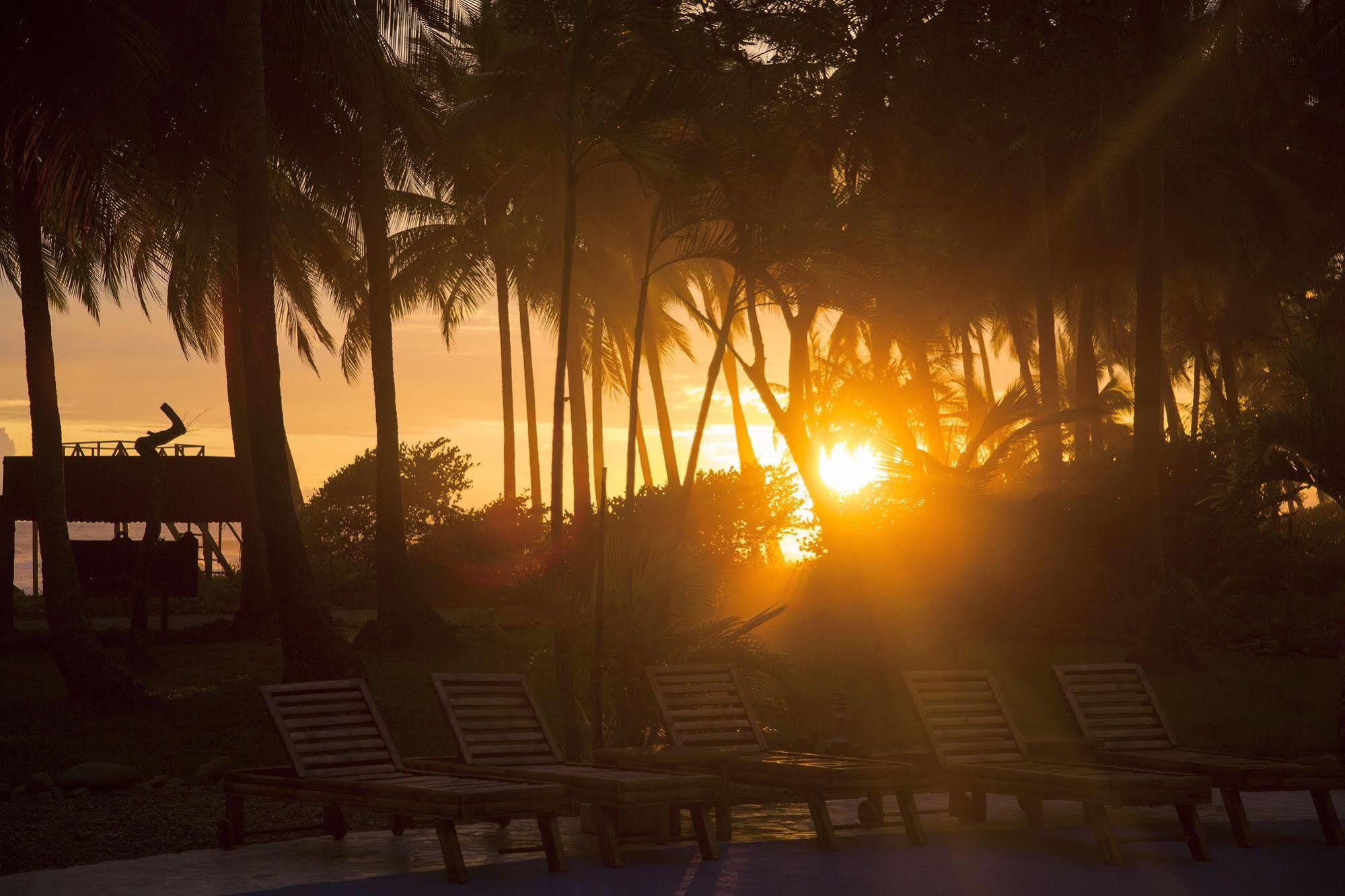 Clandestino Beach Resort Parrita Buitenkant foto