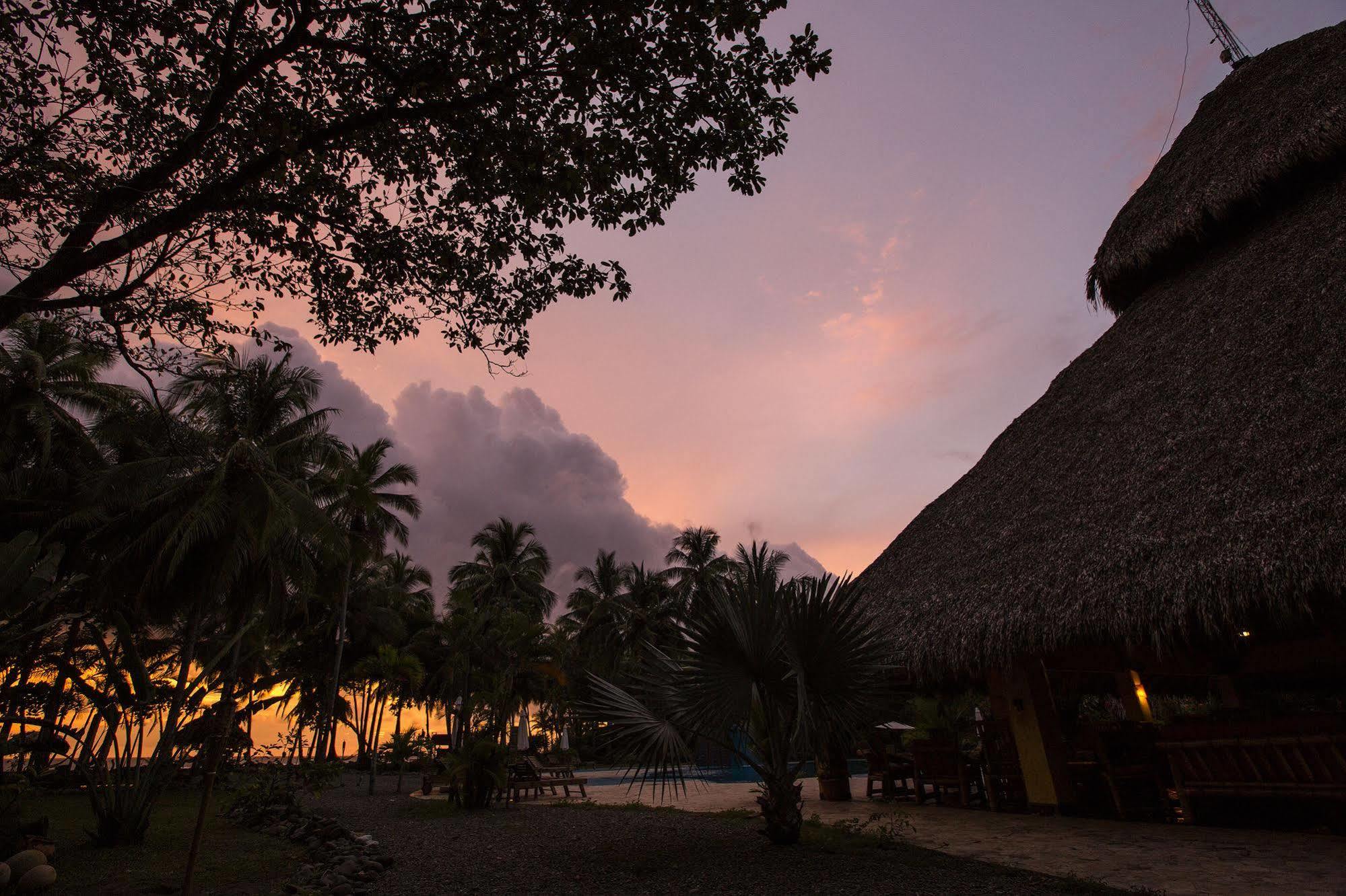 Clandestino Beach Resort Parrita Buitenkant foto