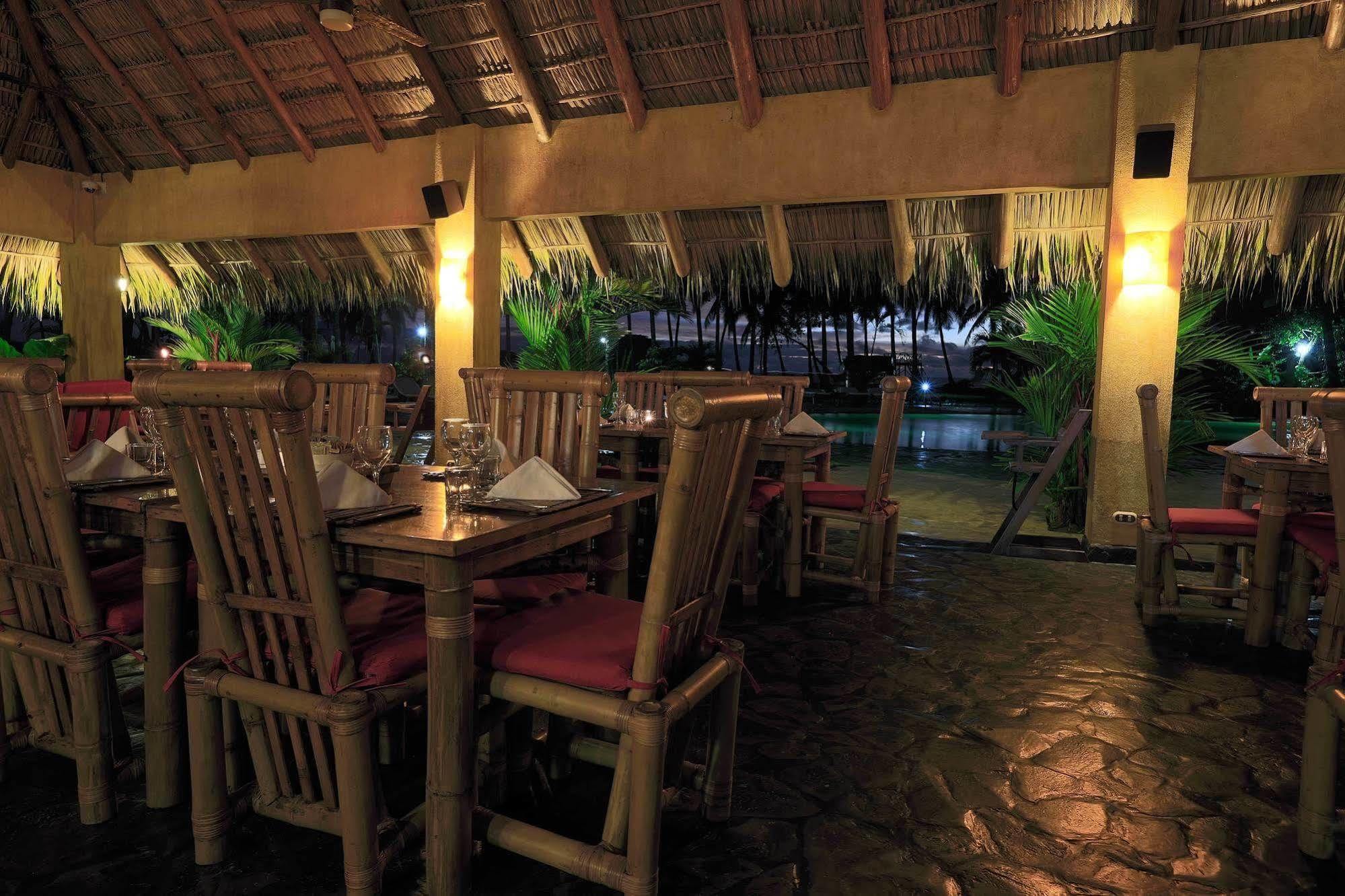 Clandestino Beach Resort Parrita Buitenkant foto