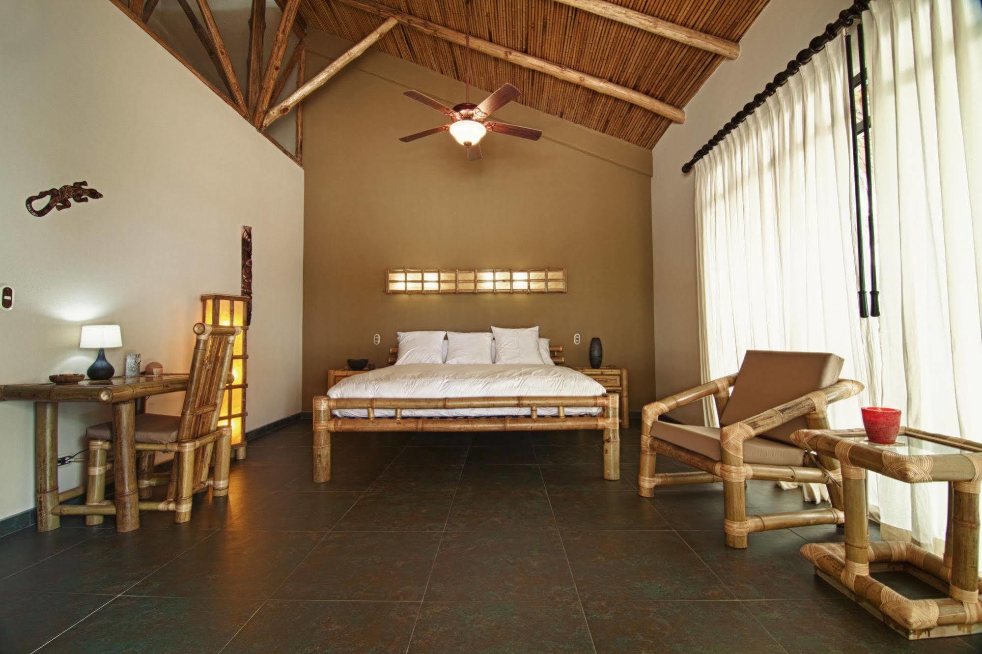 Clandestino Beach Resort Parrita Buitenkant foto