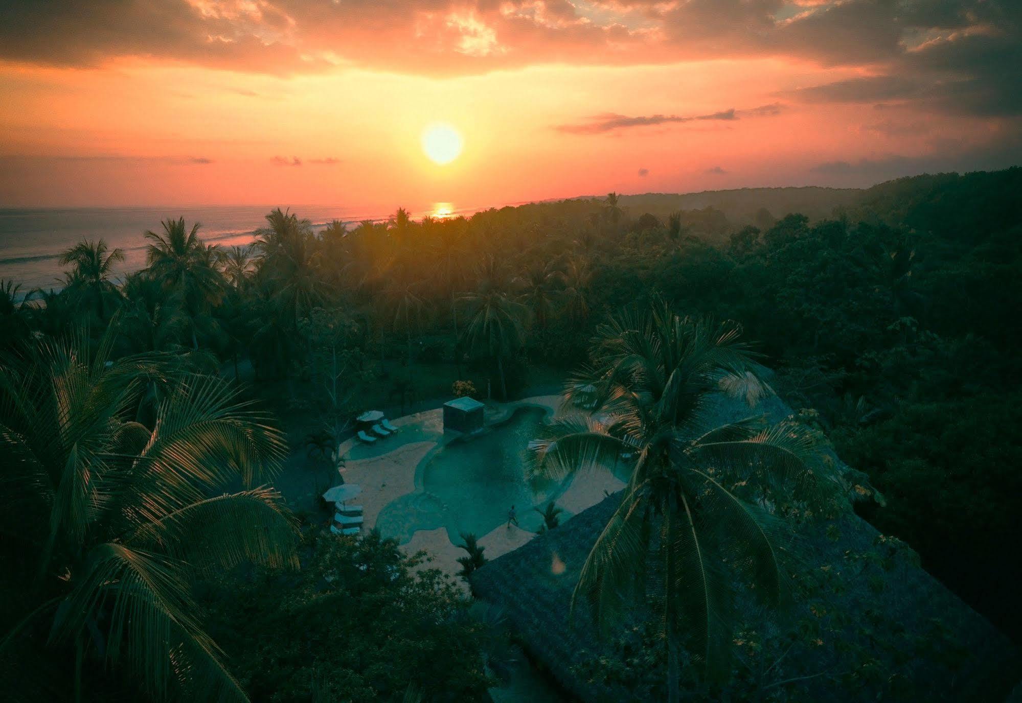 Clandestino Beach Resort Parrita Buitenkant foto