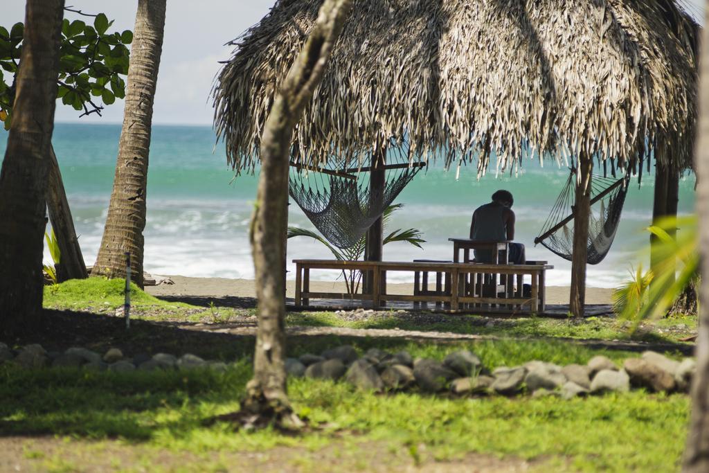 Clandestino Beach Resort Parrita Buitenkant foto