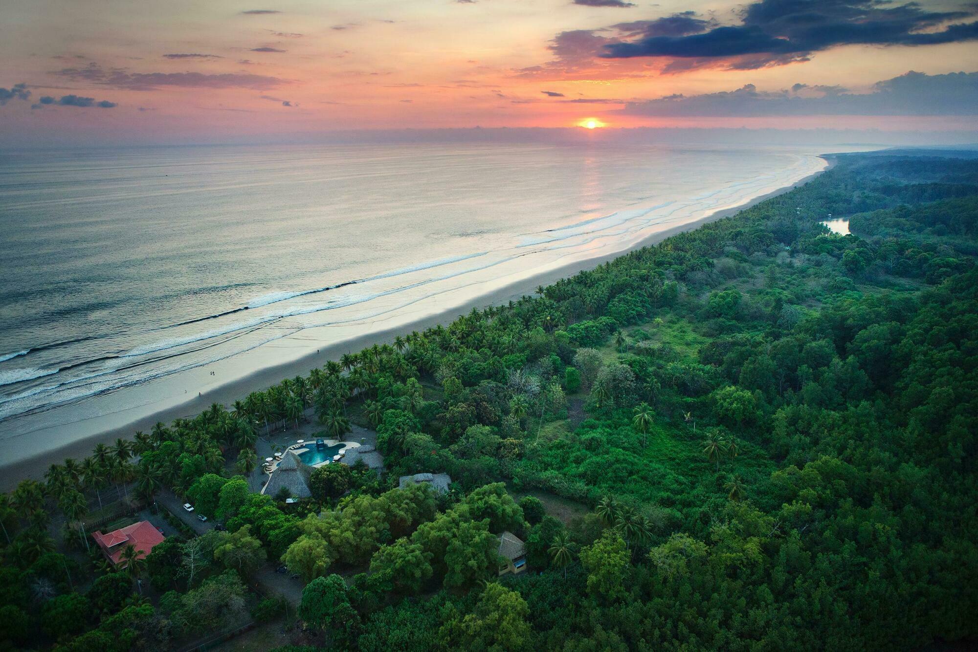 Clandestino Beach Resort Parrita Buitenkant foto